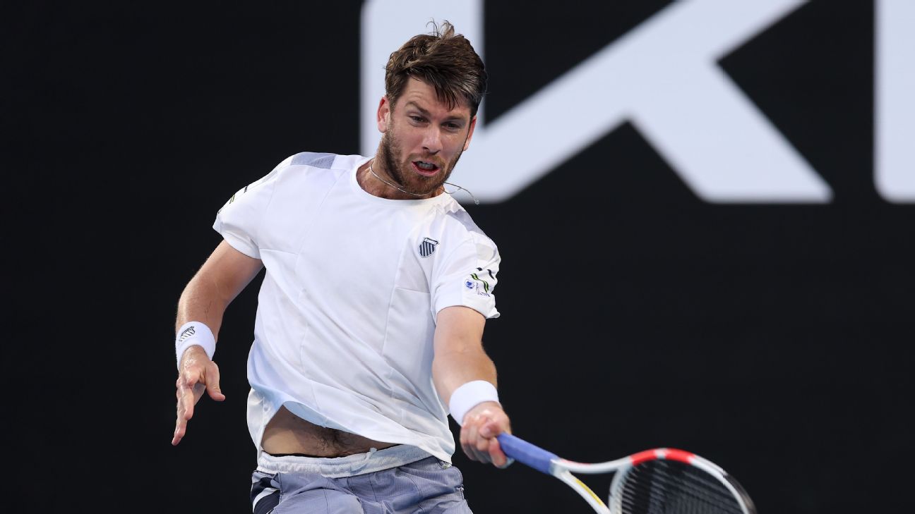 Defending champ Norrie cruises into Rio quarters