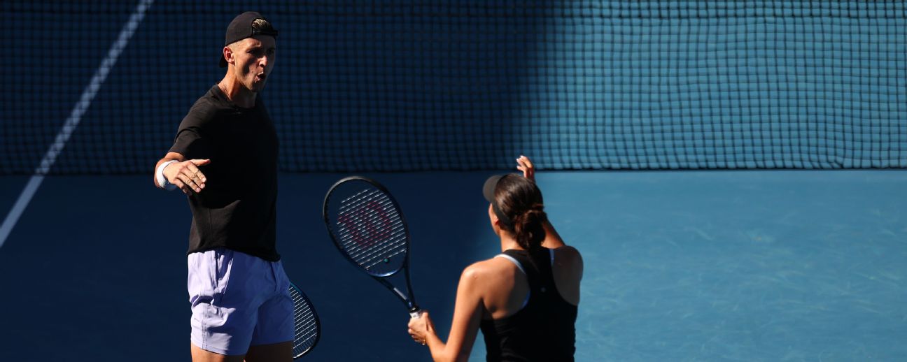 Two Aussie mixed pairs through to AO semifinals