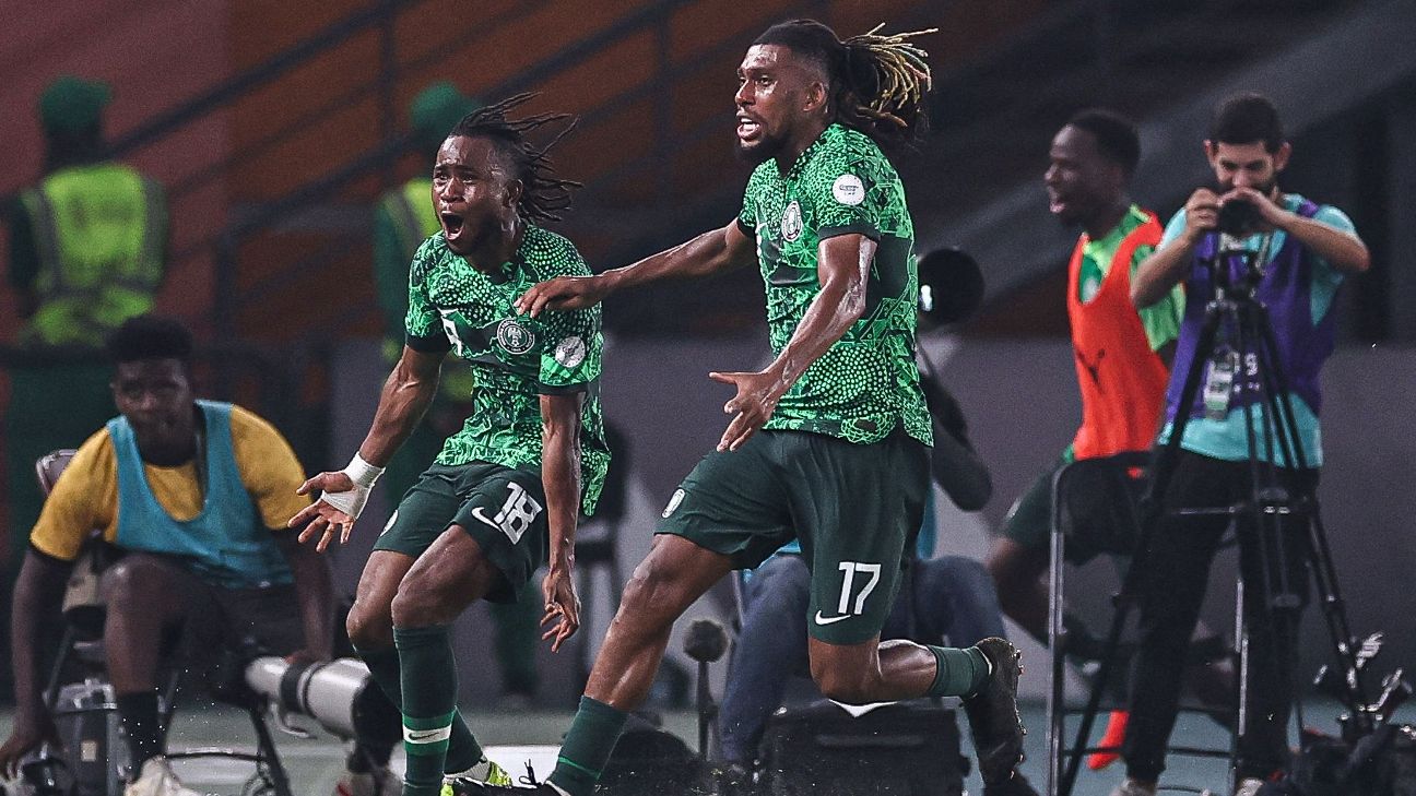 Ademola Lookman (L) fired Nigeria into the quarterfinals of the Africa Cup of Nations.