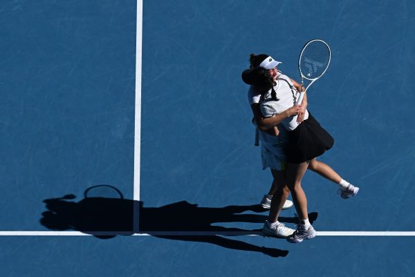 Hsieh, Mertens win Aussie Open women's doubles
