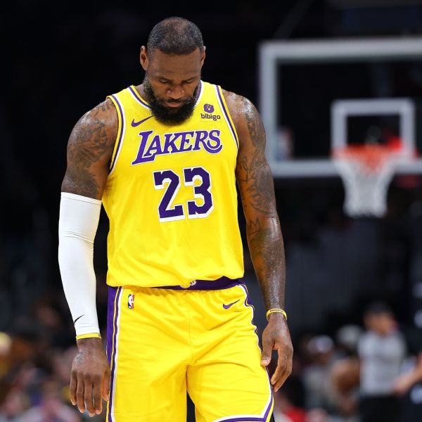 Lakers stumble again on trip as big tests await