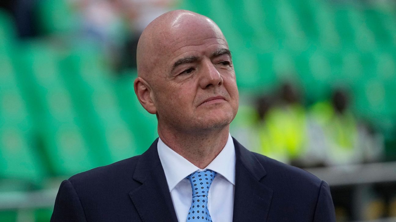 Infantino: Let computers decide transfer fees