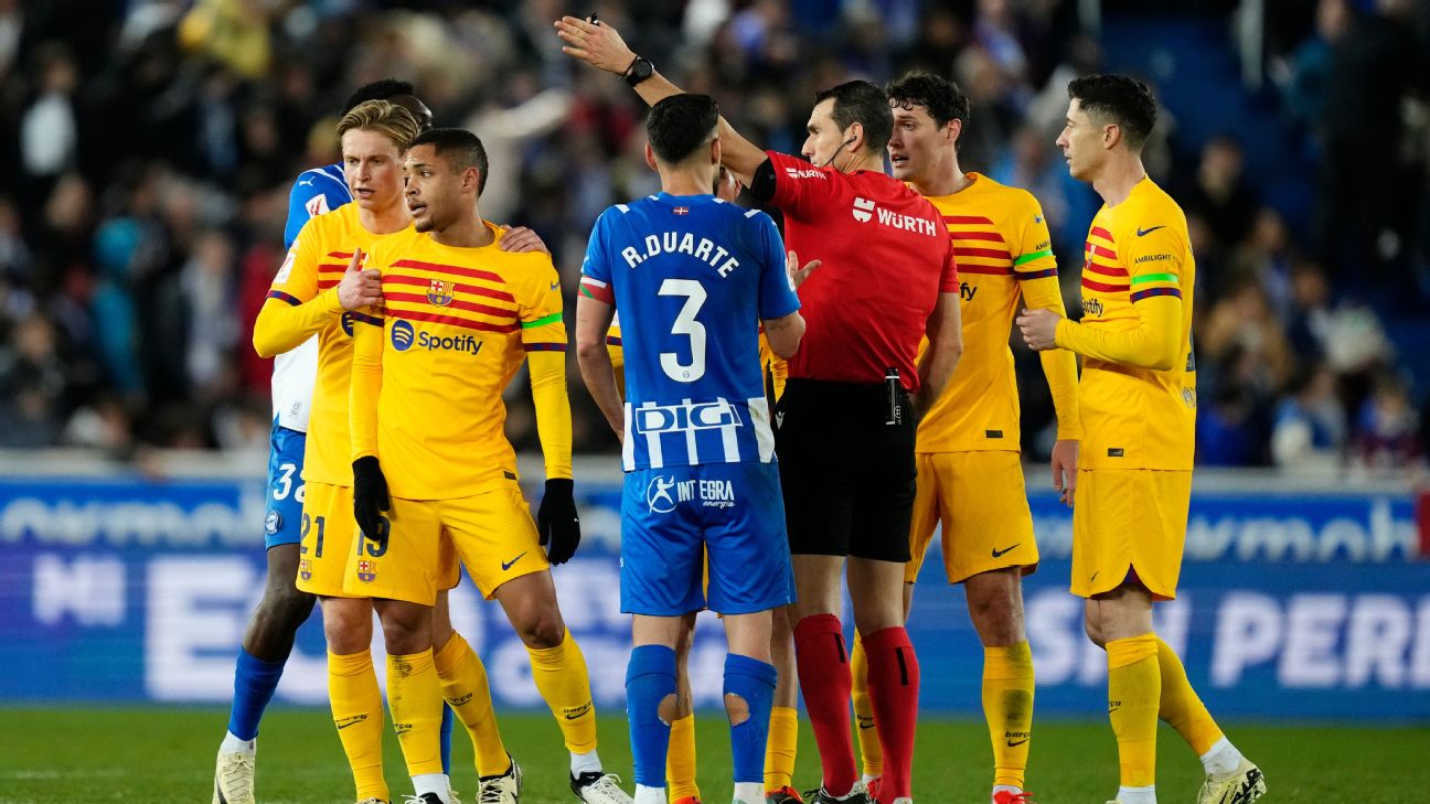Xavi plea to LaLiga refs: 'Let Barça compete'
