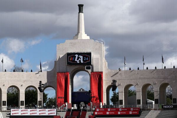 NASCAR moves Clash to Saturday due to weather