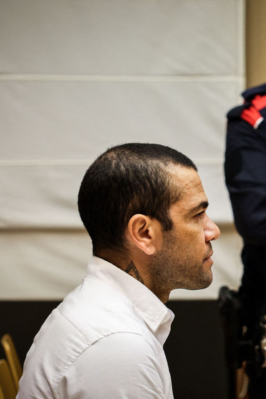 Dani Alves to be released after posting €1m bail