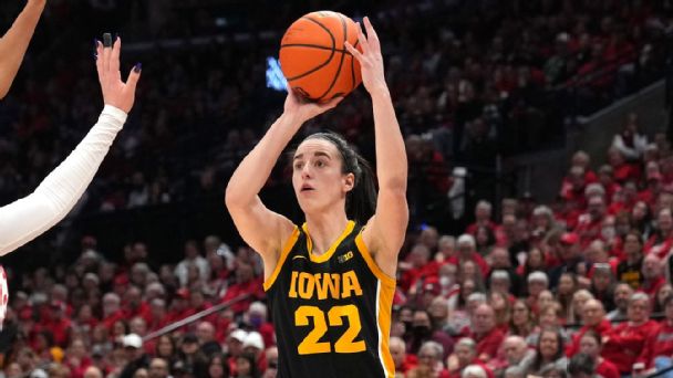 Follow live: Hawkeyes’ Clark chases scoring record