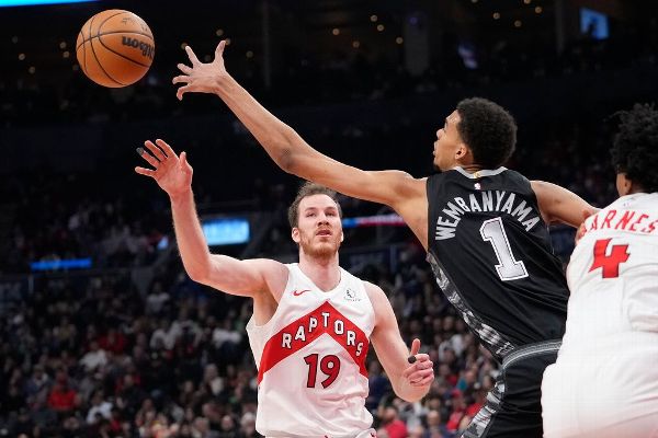 Wemby logs triple-double with blocks in Spurs win