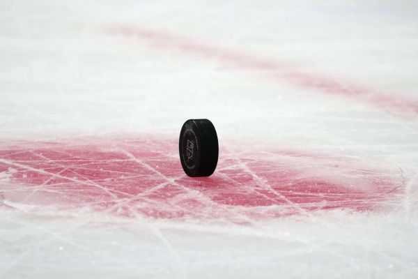 Former NHL winger Chris Simon dies at age 52