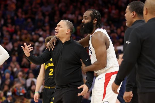 Clips’ Lue fined for claiming refs were ‘cheating’ www.espn.com – TOP