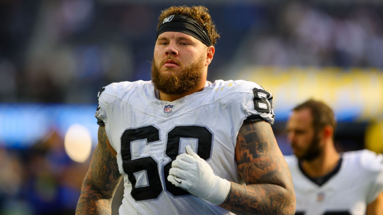 Raiders reach deal to bring back center James