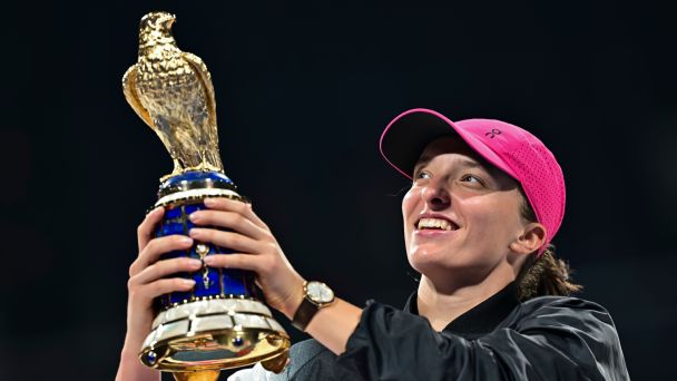 The week in tennis: Iga Swiatek dominates, Jannik Sinner reaches new heights and more