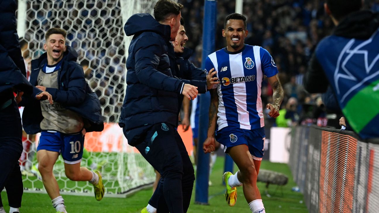 Porto stun shot-shy Arsenal with last-gasp winner