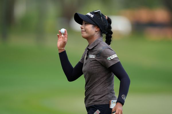 Local favorite Tavatanakit leads at LPGA Thailand