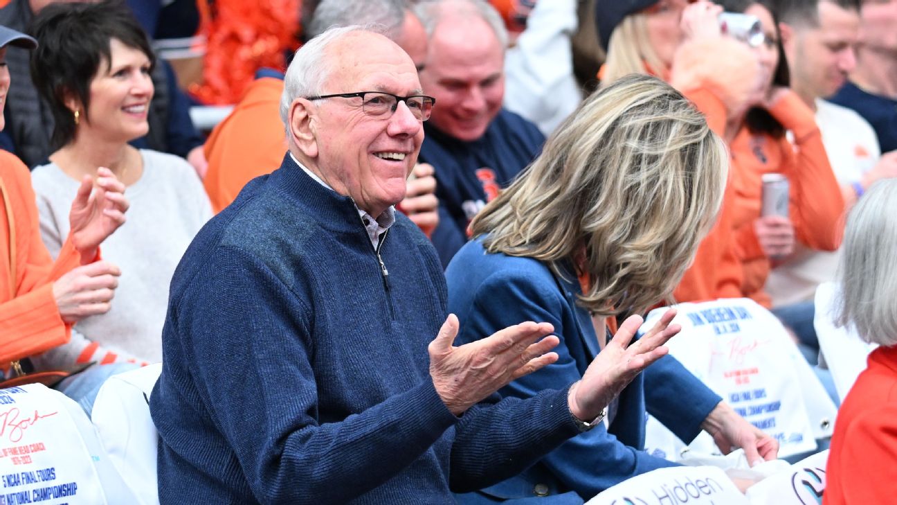 Syracuse avoids collapse, wins on 'Boeheim Day' image