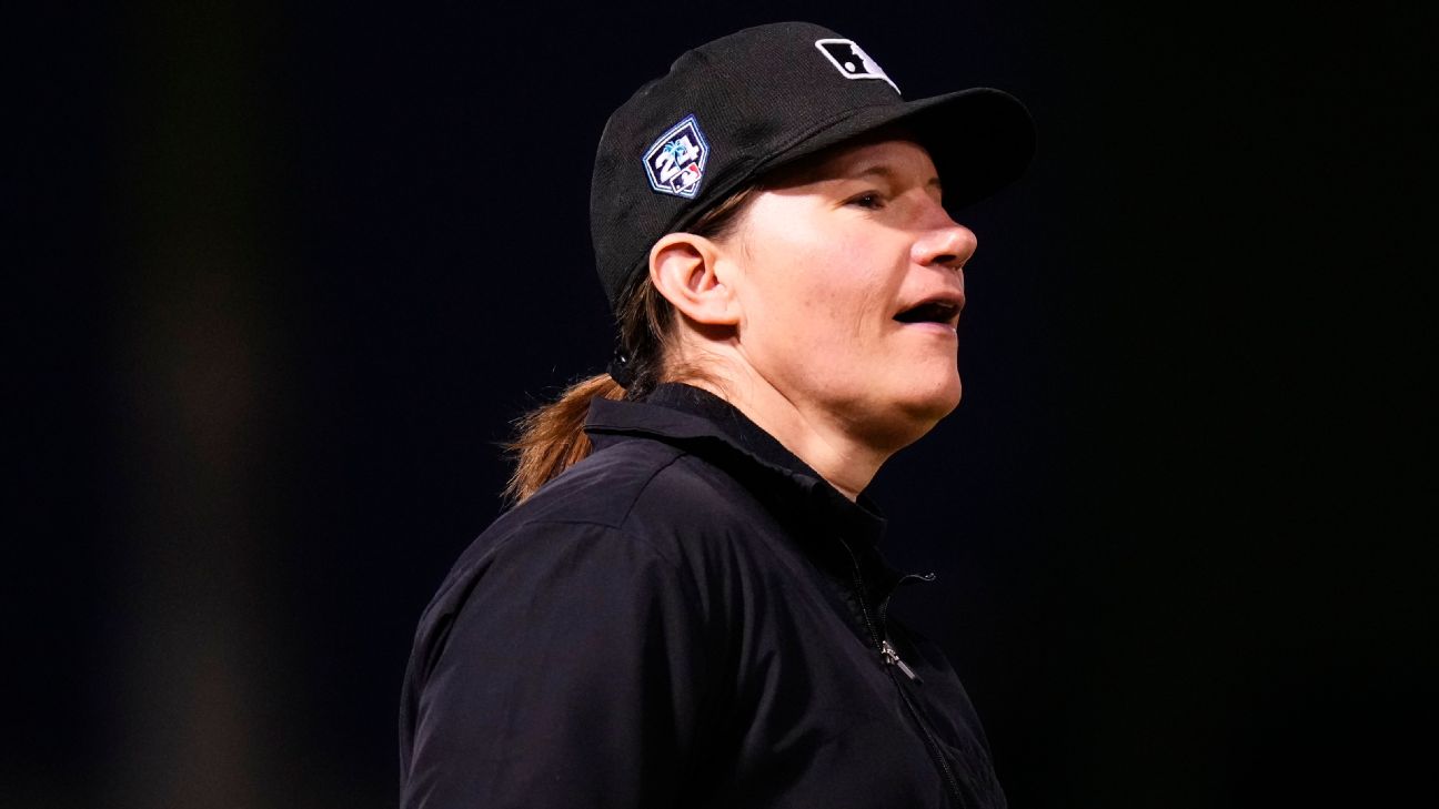 Jen Pawol becomes 1st woman to ump MLB spring game since '07 - ABC13 ...