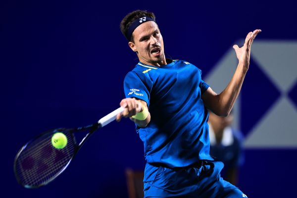 Top seed Zverev ousted by Altmaier in Acapulco