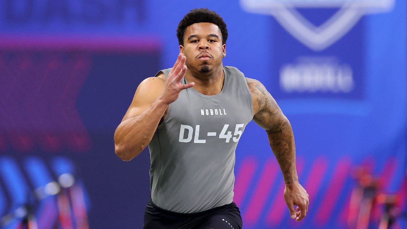 PSU's Robinson wows with 4.48 40 at combine image