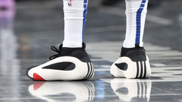 Harden gifts entire Clippers staff new Vol 8s