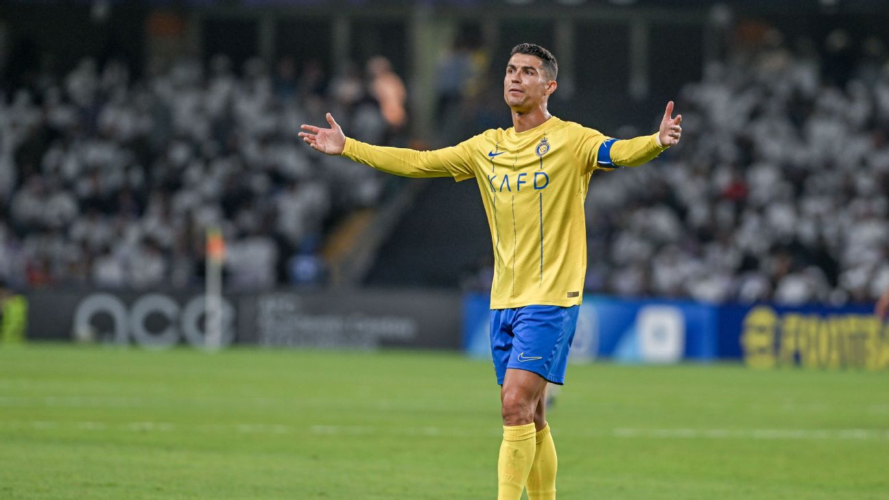 Vừa trở lại sau án phạt, Ronaldo tiếp tục có hành động khó hiểu trong ngày Al Nassr thua đau