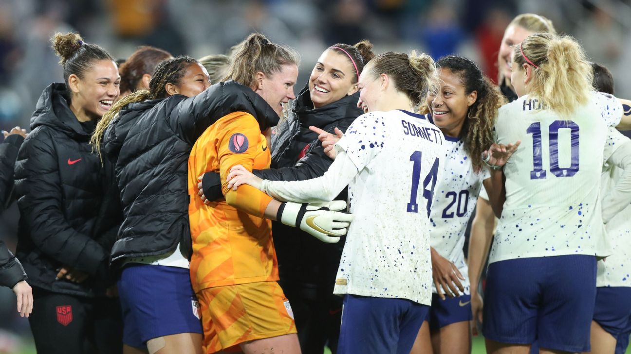 Wet, wild win sees USWNT reach Gold Cup final