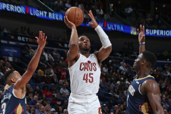 Mitchell's return sparks hot-shooting Cavs to win