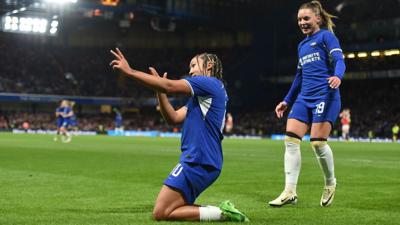 Chelsea beat Arsenal in WSL after sock-clash delay