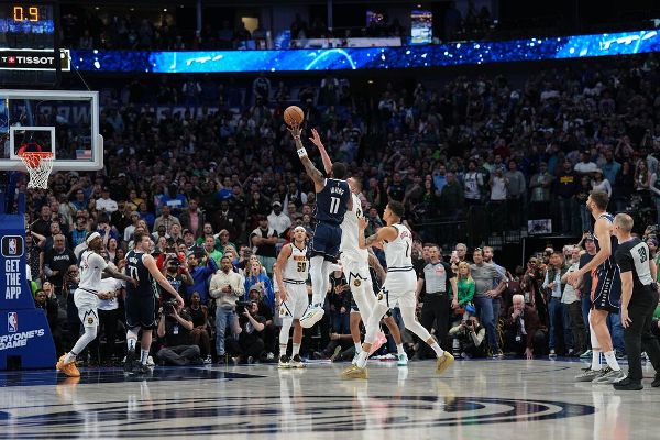 Kyrie wows Mavs with lefty hook to sink Nuggets