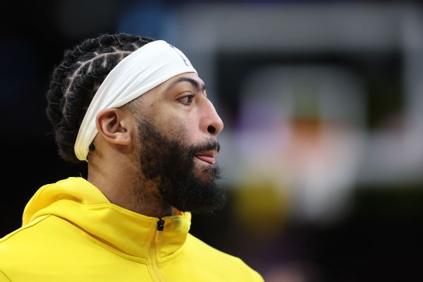 AD aggravates eye injury, exits against Wolves