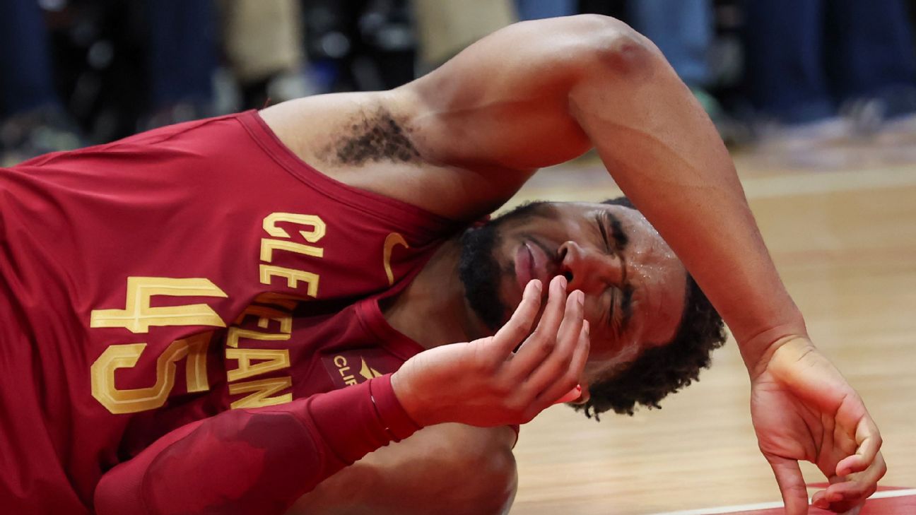 Cavs' Mitchell (nose) to miss at least one week