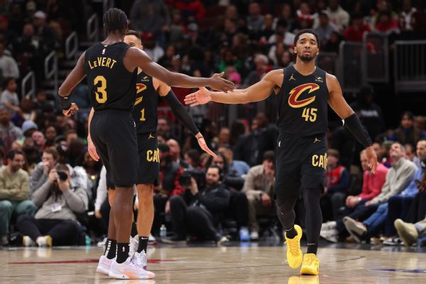 Mitchell back after 6 games out, scores 12 in win