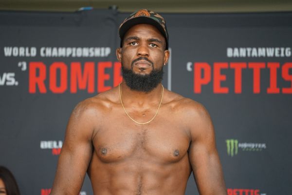 Anderson finally wins Bellator title in 3rd attempt