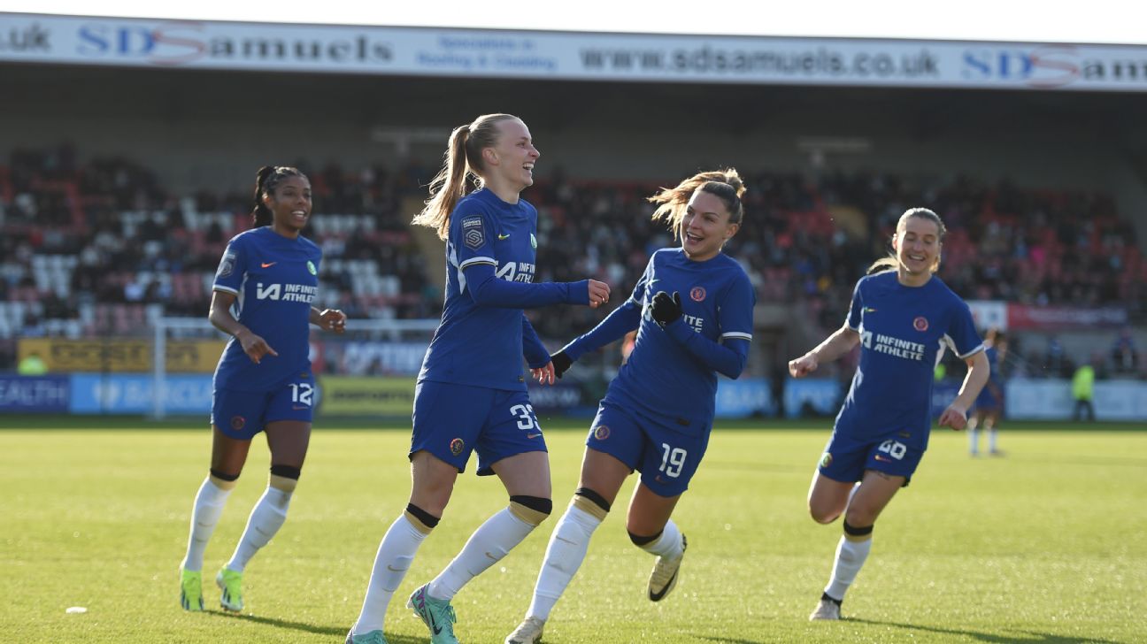 WSL: Chelsea beat West Ham to go back on top