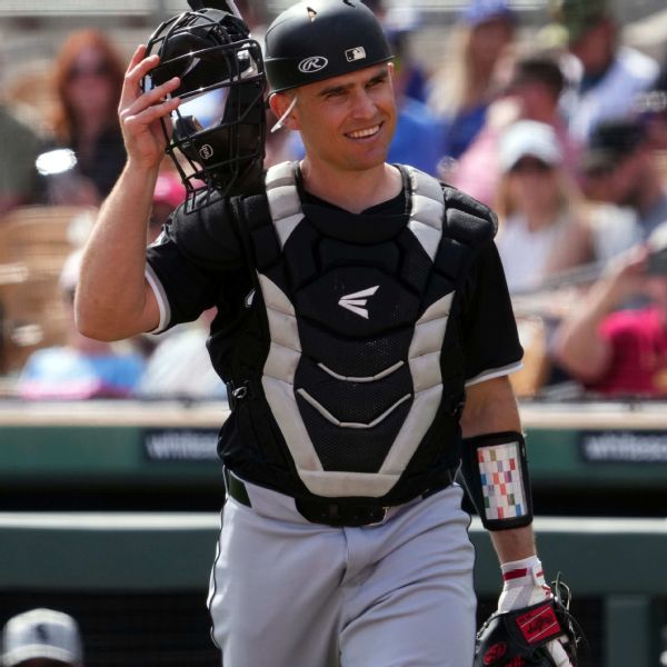 White Sox place Stassi on injured list, recall Lee