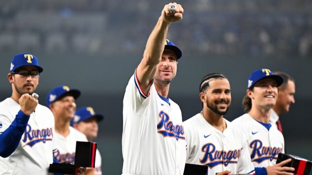 Texas Rangers receive 2023 World Series rings in pregame ceremony
