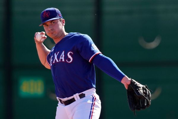 Sources: Rangers call up Foscue for injured Jung