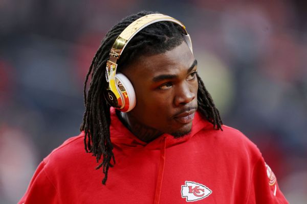 Chiefs' Rice surrenders to police on crash charges