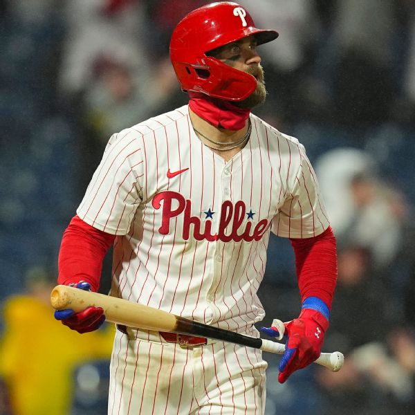 Harper authors 'great night,' hits 3 HRs as Phils win