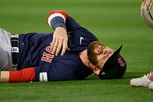 Red Sox put Story on IL with dislocated shoulder