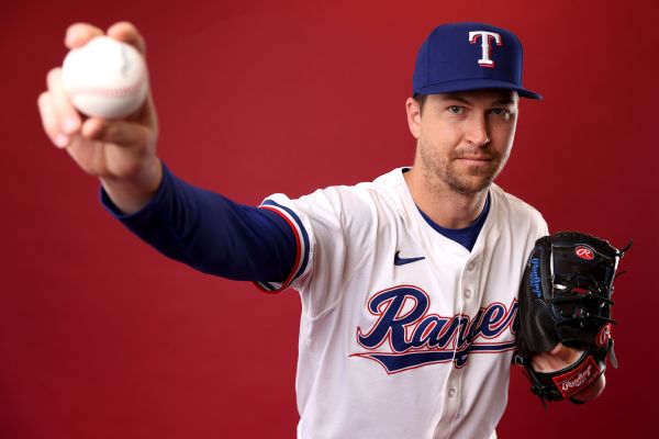 DeGrom throws from 90 feet, eyes stretch return