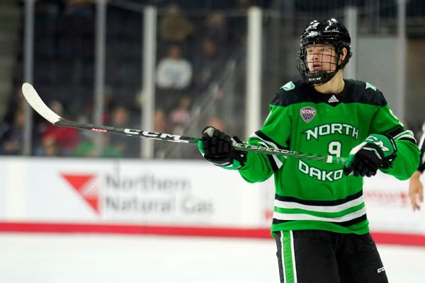 Hobey Baker finalist Blake signs with Hurricanes