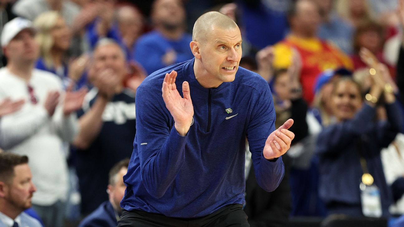 Kentucky names alum Mark Pope as new men's basketball coach