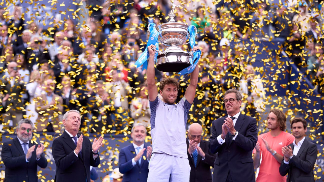 Ruud tops Tsitsipas to win biggest title of career