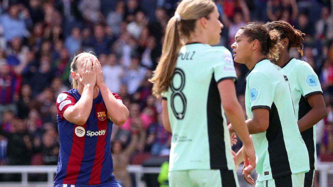 7 things from women's soccer: Barcelona crumble, Lyon fight back, City top WSL