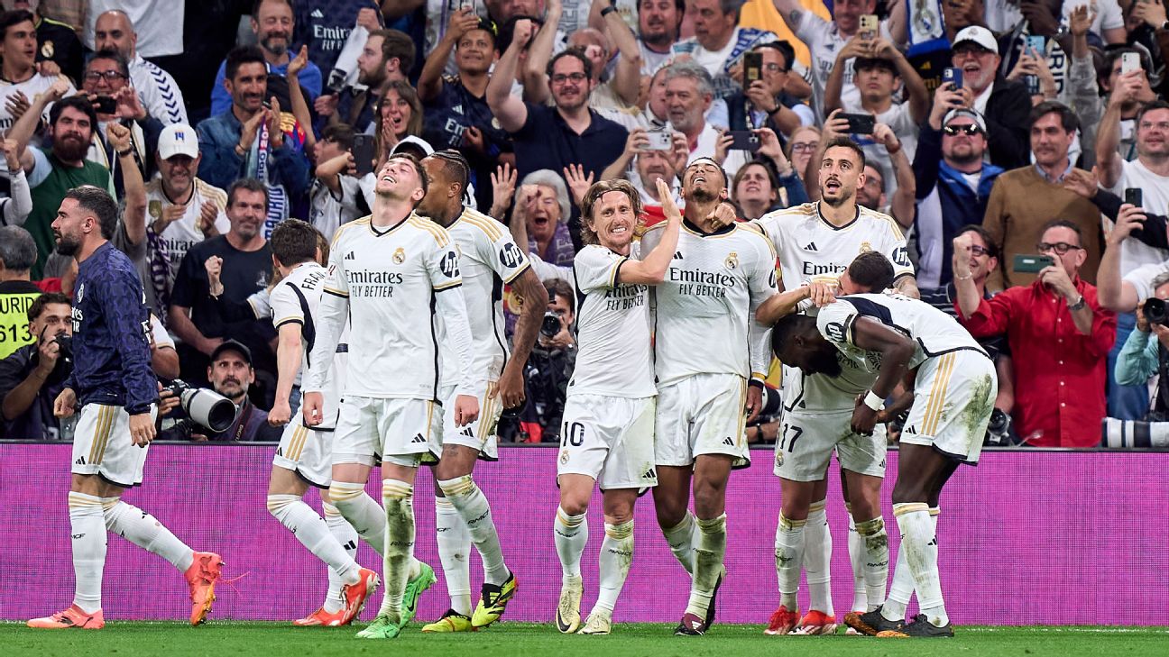 Madrid's depth (again) too much for Barca, Man United's nervy win, more