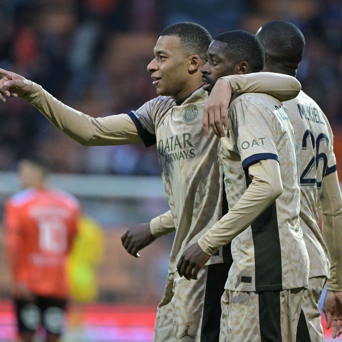 Mbappé lập kỷ lục để đưa PSG đến bờ vực vô địch