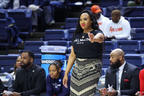 Charlotte names Tomekia Reed new women's basketball coach