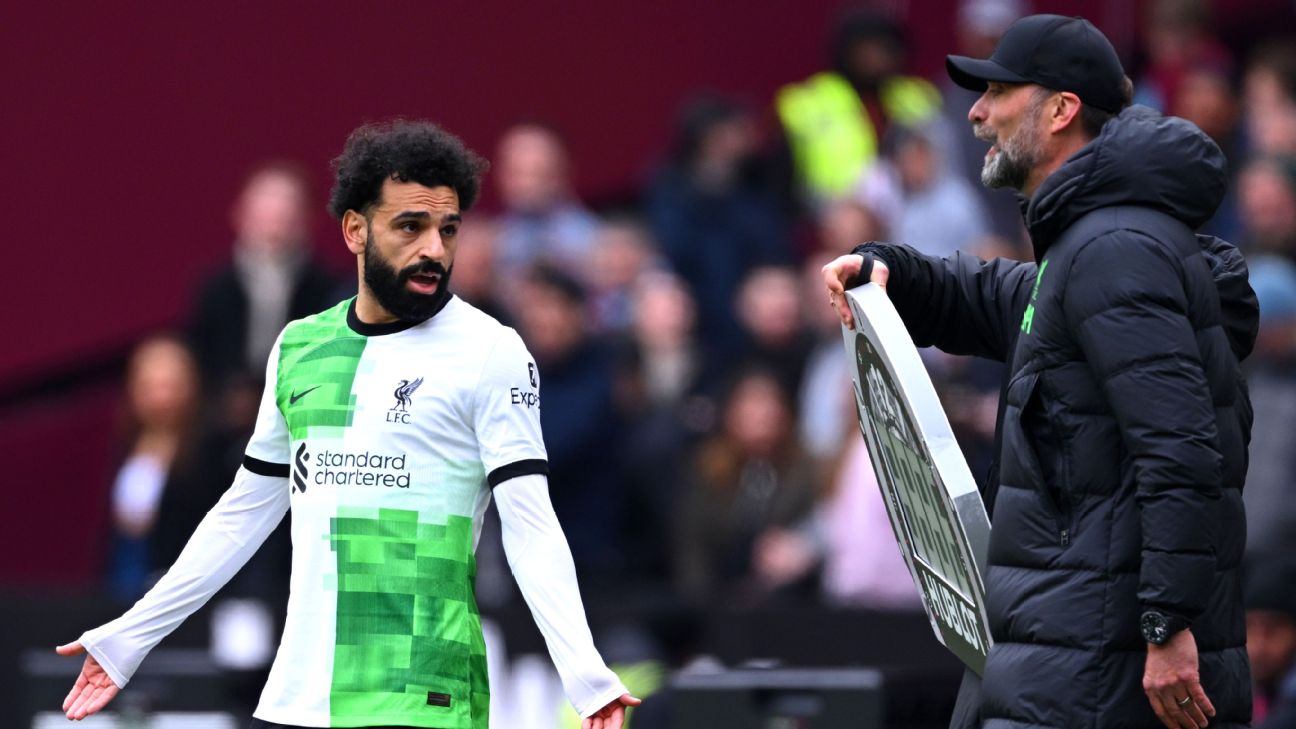 Mohamed Salah of Liverpool clashes with Jurgen Klopp, Manager of Liverpool, during the Premier League match between West Ham United and Liverpool FC at London Stadium [1296x729]