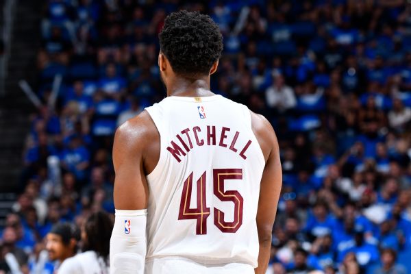 Donovan Mitchell, Cavs go cold as Magic even series in Game 4