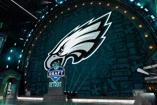 Philadelphia Eagles tie NFL draft record with eight trades