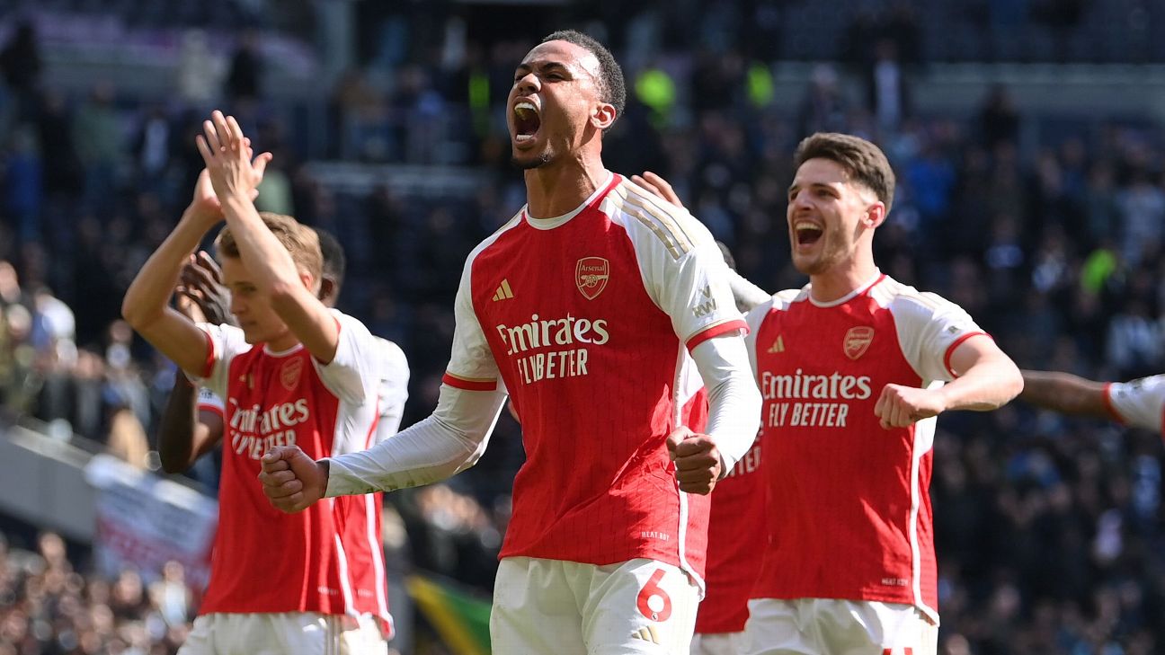 Arsenal celebrate win at Tottenham Hotspur [1296x729]